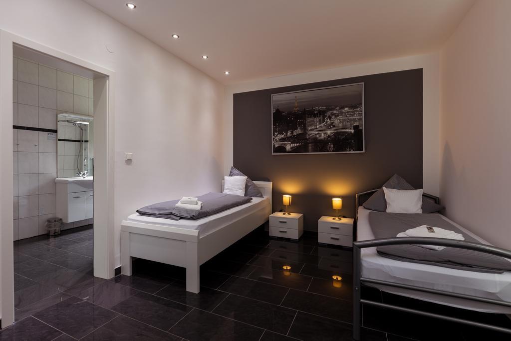 Hotel Am Rosenplatz,24 Stunden Check In, Kostenfreie Parkplaetze Brechtorf Екстер'єр фото