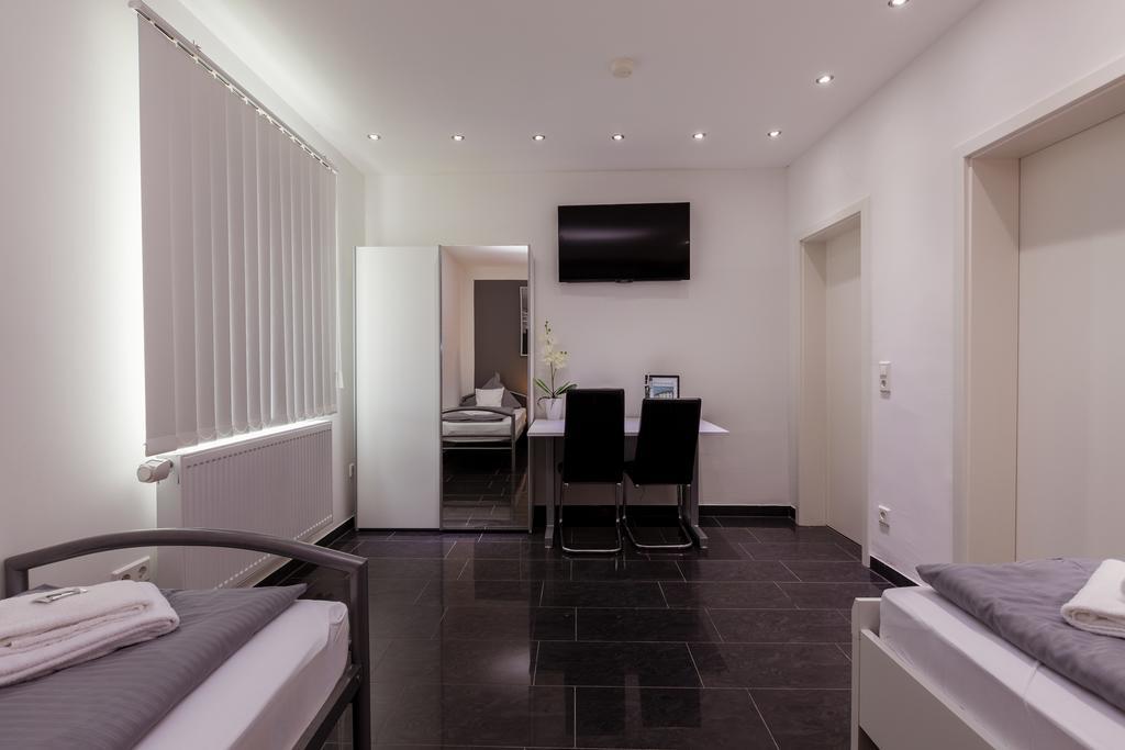 Hotel Am Rosenplatz,24 Stunden Check In, Kostenfreie Parkplaetze Brechtorf Екстер'єр фото