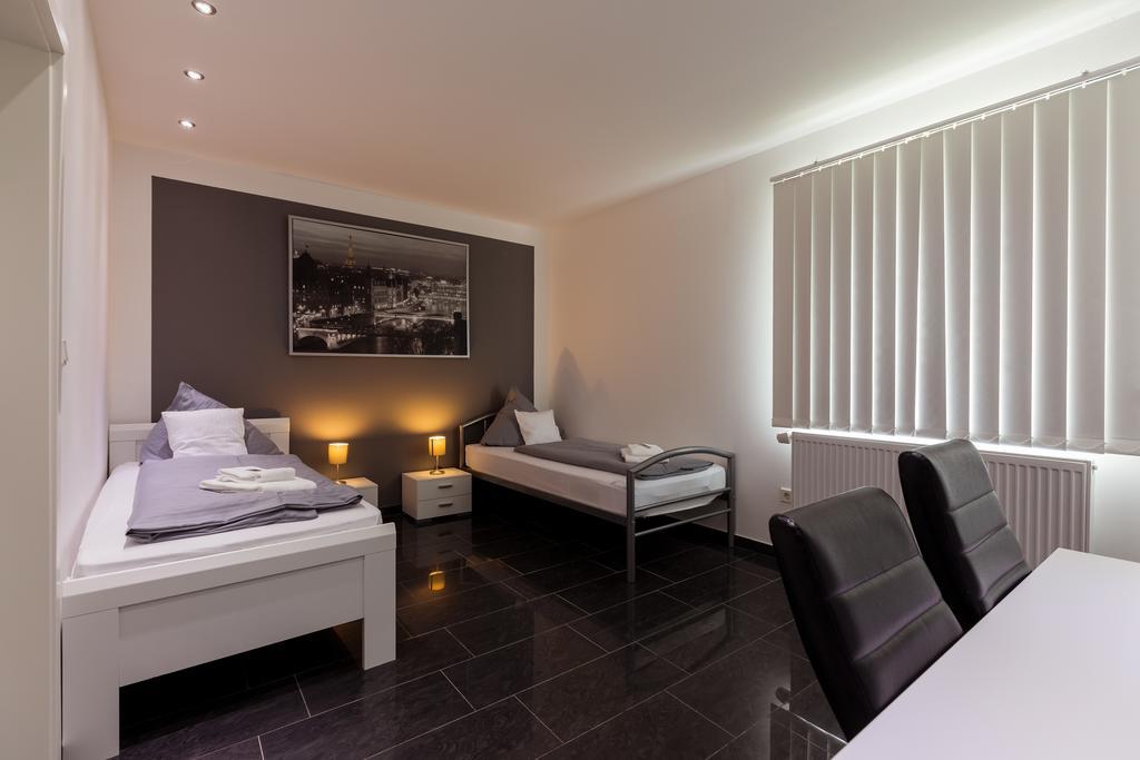 Hotel Am Rosenplatz,24 Stunden Check In, Kostenfreie Parkplaetze Brechtorf Екстер'єр фото