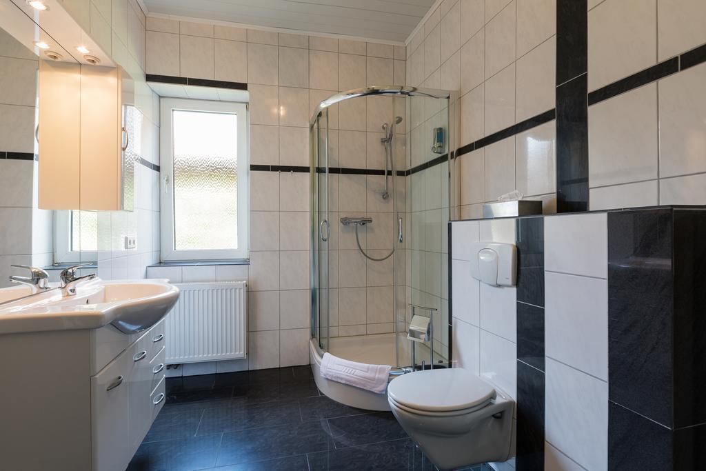 Hotel Am Rosenplatz,24 Stunden Check In, Kostenfreie Parkplaetze Brechtorf Екстер'єр фото
