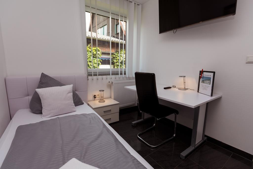 Hotel Am Rosenplatz,24 Stunden Check In, Kostenfreie Parkplaetze Brechtorf Екстер'єр фото