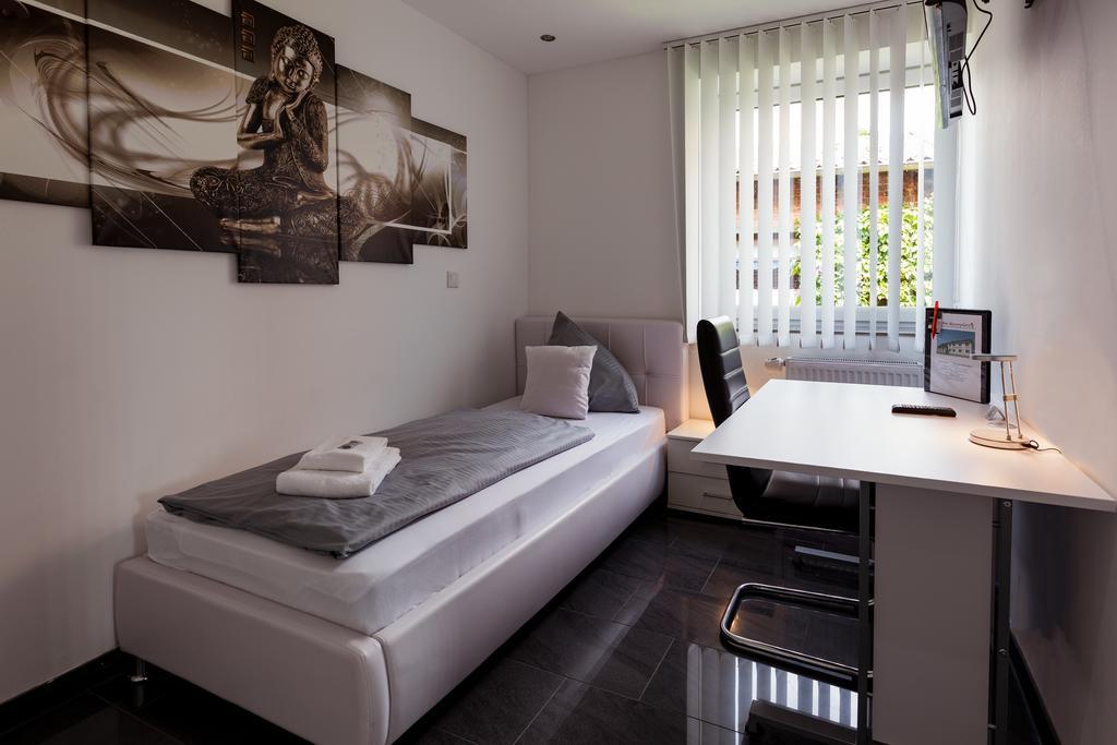 Hotel Am Rosenplatz,24 Stunden Check In, Kostenfreie Parkplaetze Brechtorf Екстер'єр фото