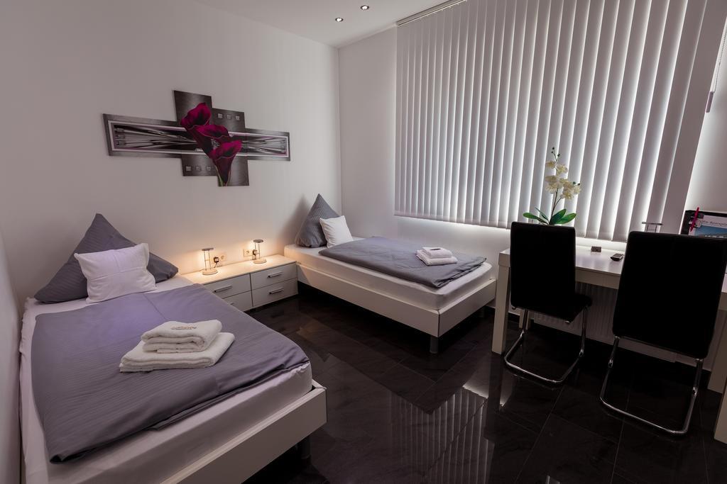 Hotel Am Rosenplatz,24 Stunden Check In, Kostenfreie Parkplaetze Brechtorf Екстер'єр фото